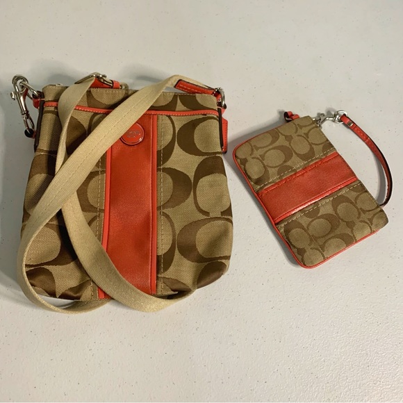 Coach Legacy Signature Swingpack Crossbody Bag And Wristlet - Picture 2 of 12